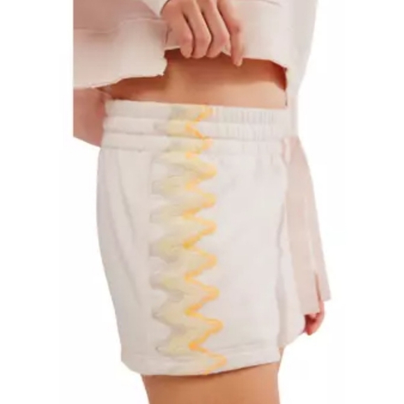 FP Movement Feeling Wavy shorts  Size medium. - Picture 5 of 11